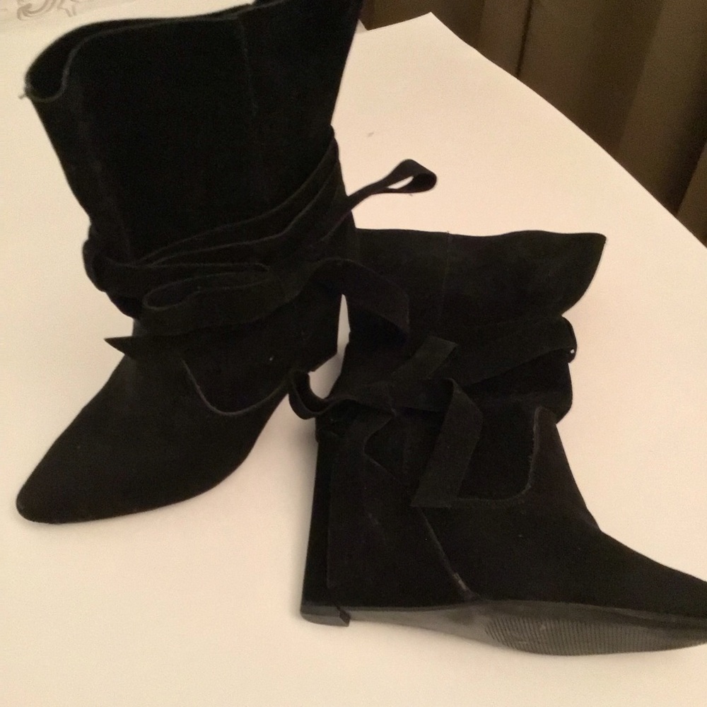 Vegan suede ankle boots, size 9,4 inch wedge heel. Has a tied bow tie in middle